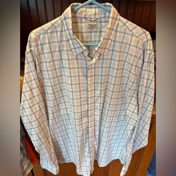 Faherty Men's button front casual shirt. Sharp blue/red plaid w/logo.Retail $148 - Picture 5 of 7